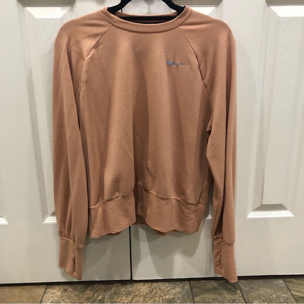 Nike Drifit Women’s Long sleeve Shirt.  Thumbholes Crewneck. Dusty Peach Large.